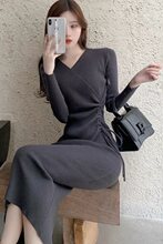 长袖连衣裙女秋冬新款修身高腰显瘦系带V领针织裙纯色打底中长裙