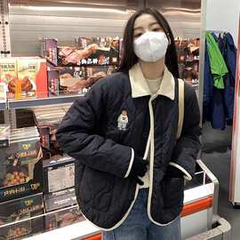 2025年新款小熊刺绣可爱时尚外套撞色拼接翻领菱格纹面包棉服女潮