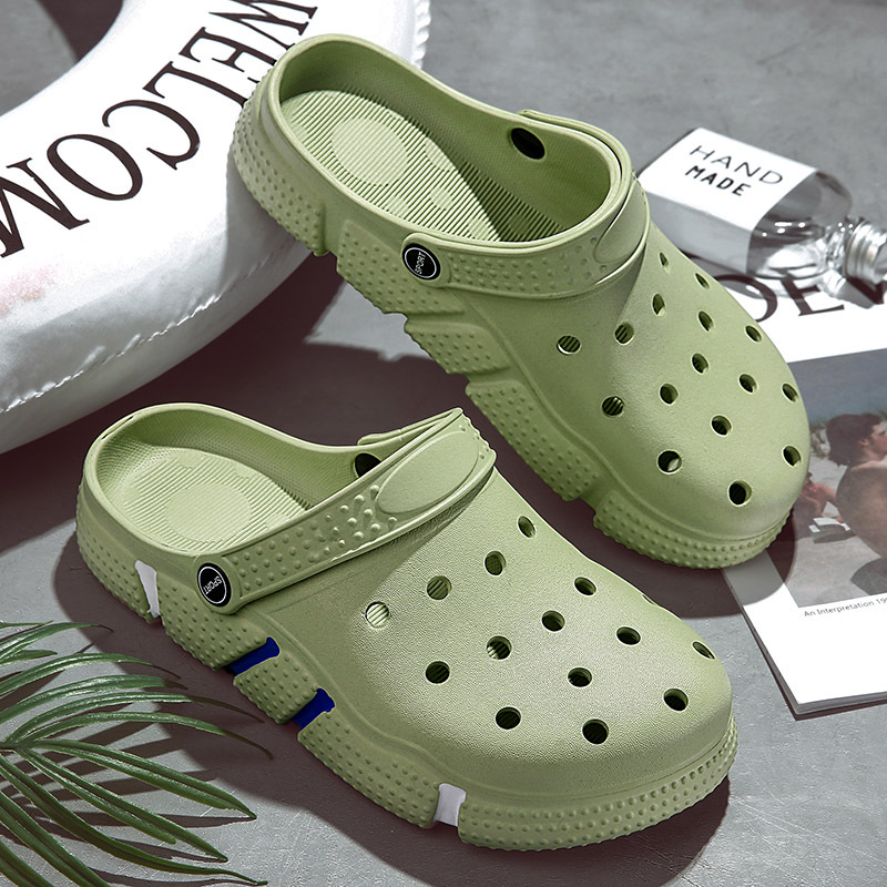 Zapatos de verano de moda para hombres antideslizantes de fondo suave sandalias de cabeza hueca para usar zapatillas de playa de fondo grueso para hombres al por mayor