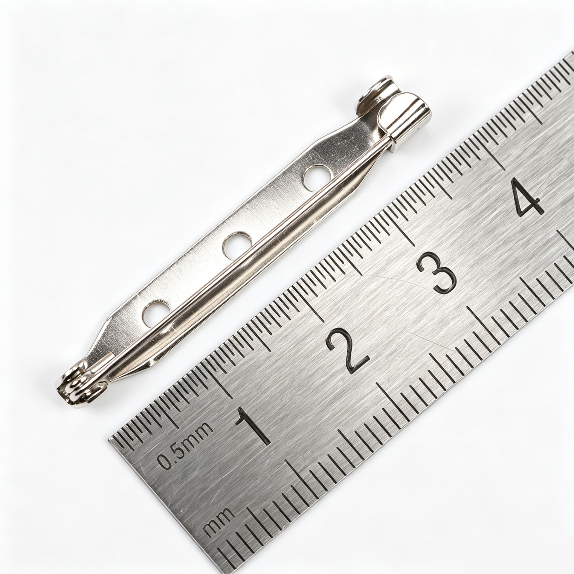 3.8cm nickel brooch