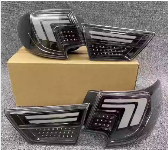 Aplicable a 13 - 17 Toyota nuevo Ruizhi versión japonesa de negro GS conjunto de luz trasera LED luz de freno de servicio