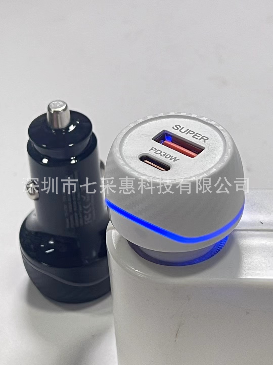60W new car mobile phone charger PD30W super fast charging USB30W dual port output for fast charging at the same time