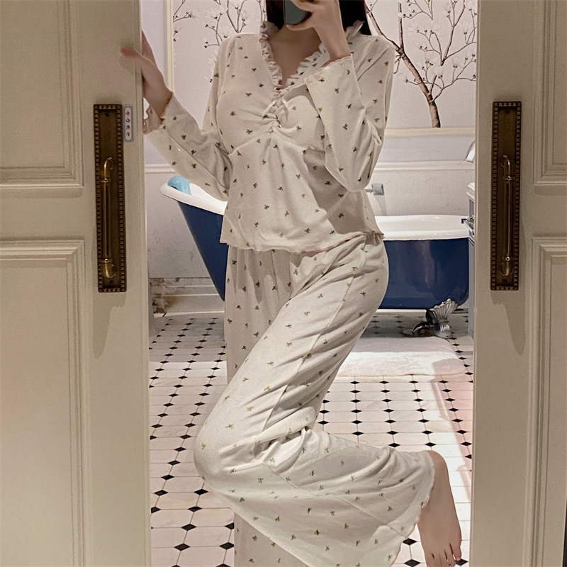 In-Stock Floral Island Velvet Pajamas for Autumn and Winter Women, V-Neck with Chest Pad, Thin Velvet Long-Sleeve, Slightly Flared Long Pants, New Home Wear