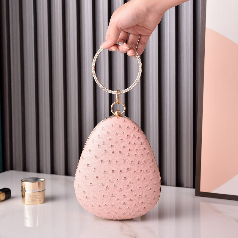 2023 nuevo avestruz PU especial bolso de mujer Lindo bolso de cadena en forma de fresa bolso de moda europeo y americano comercio electrónico transfronterizo