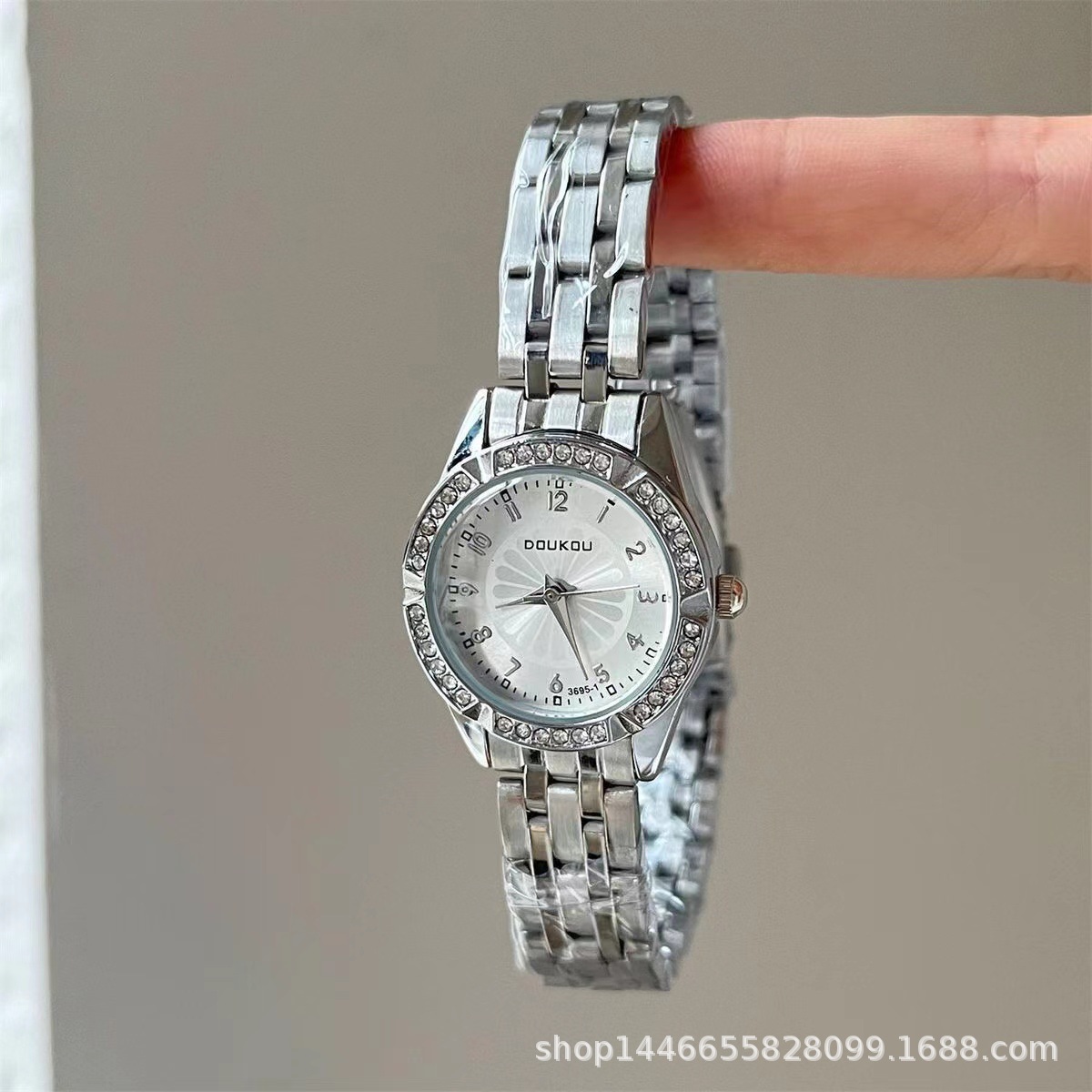 New Steel Band Small Dial Diamond Women's Watch Cross-Border Foreign Trade Light Luxury Watch Women's Watch Live Cross-Border Supply