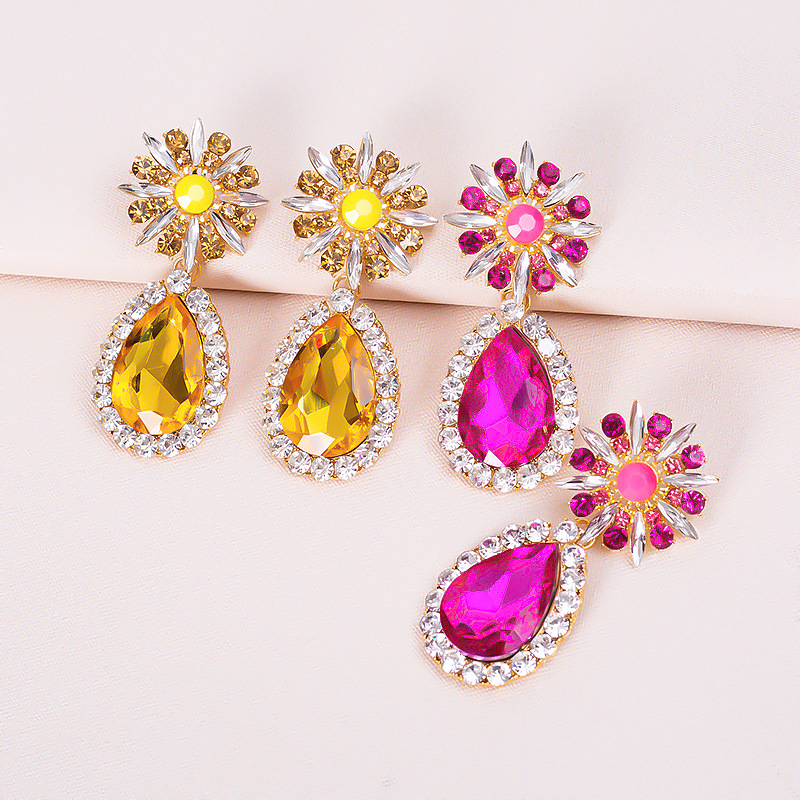 European And American New Alloy Diamond-studded Flower Drop-shaped Earrings display picture 6