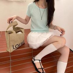 ミントの緑のニットの肩の半袖のtシャツの女性の2025新型の爆発の夏のドーパミンのchiは上着を合わせます。