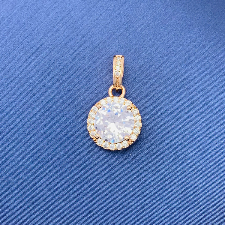 百種類のペンダントは心のままにファッションの経典を配合します。カップルの美しいペンダントは親友のアクセサリーを送ります。