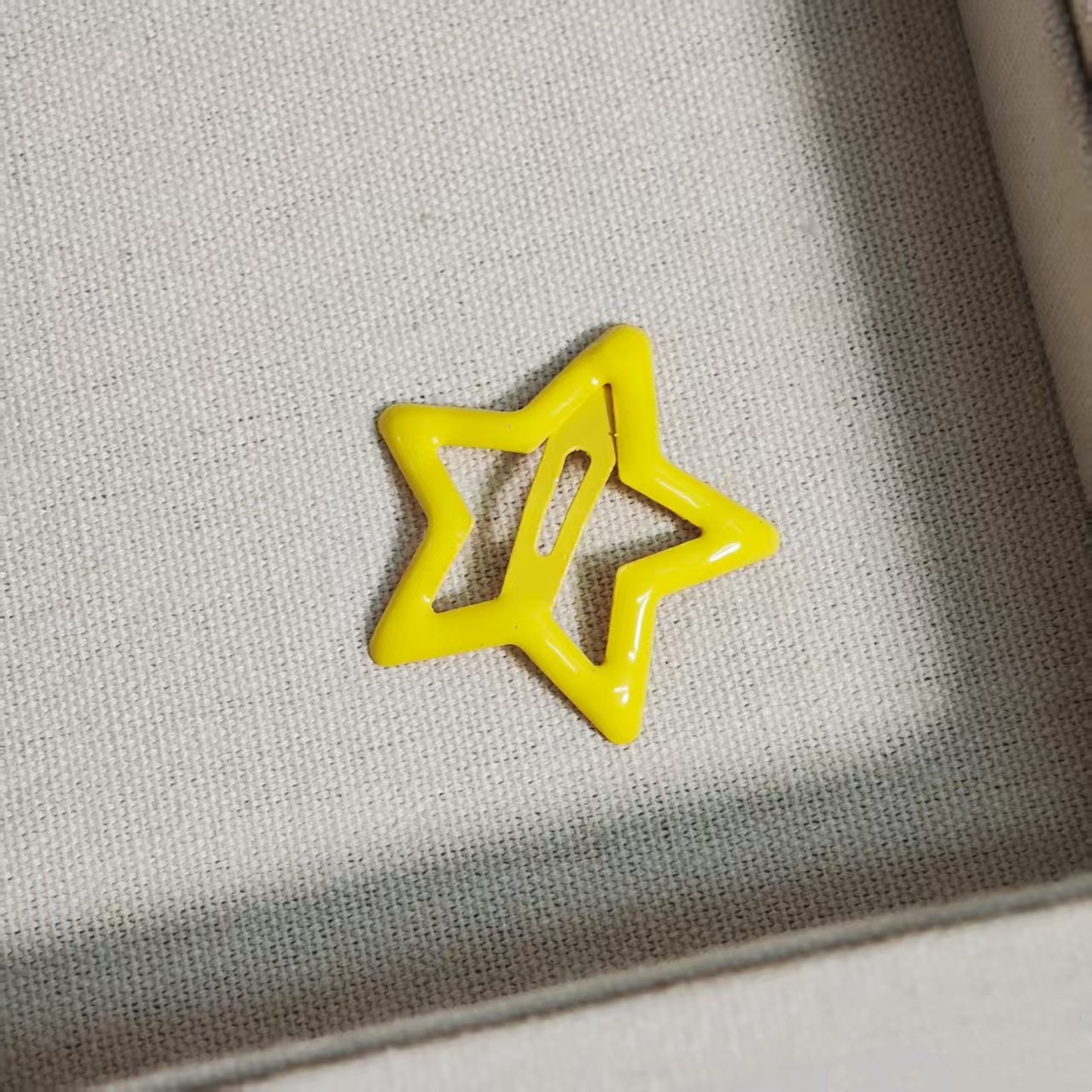 Approximately 3cm star hair clip - bright yellow