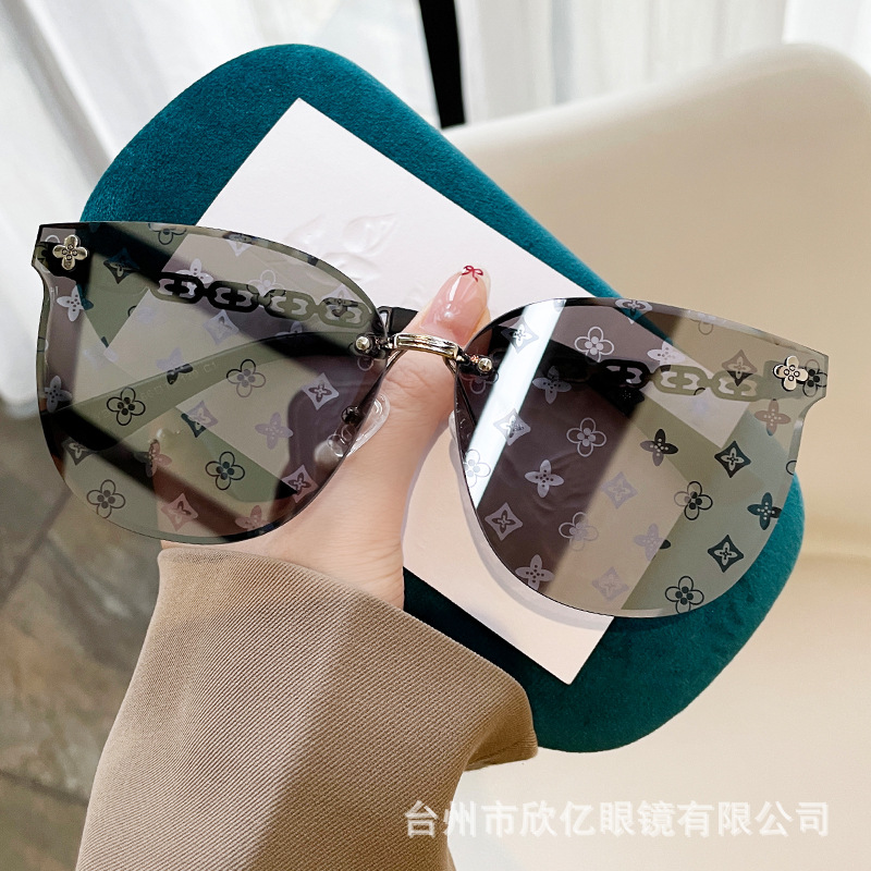 Small sunglasses with letters