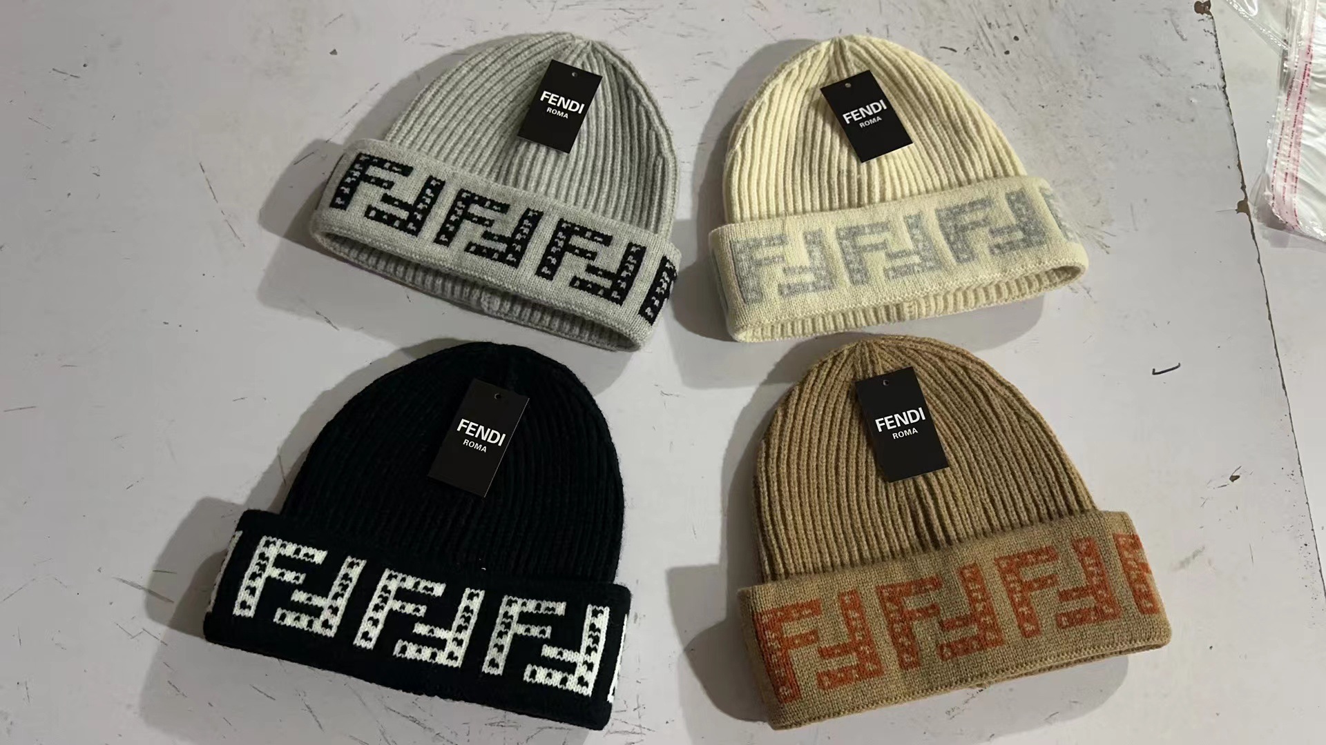 F 문자 검정색