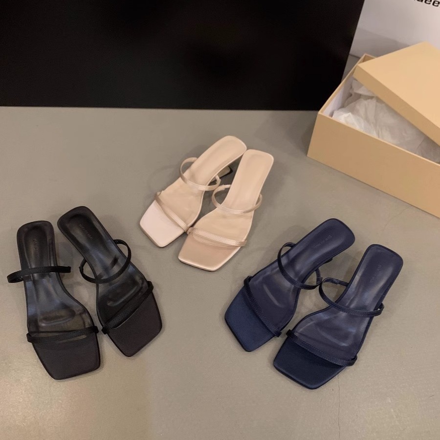 Sensación de diseño de nicho, zapatillas de una palabra, zapatos de hadas, 2024 nuevas sandalias francesas de tacón de cuña de verano, sandalias