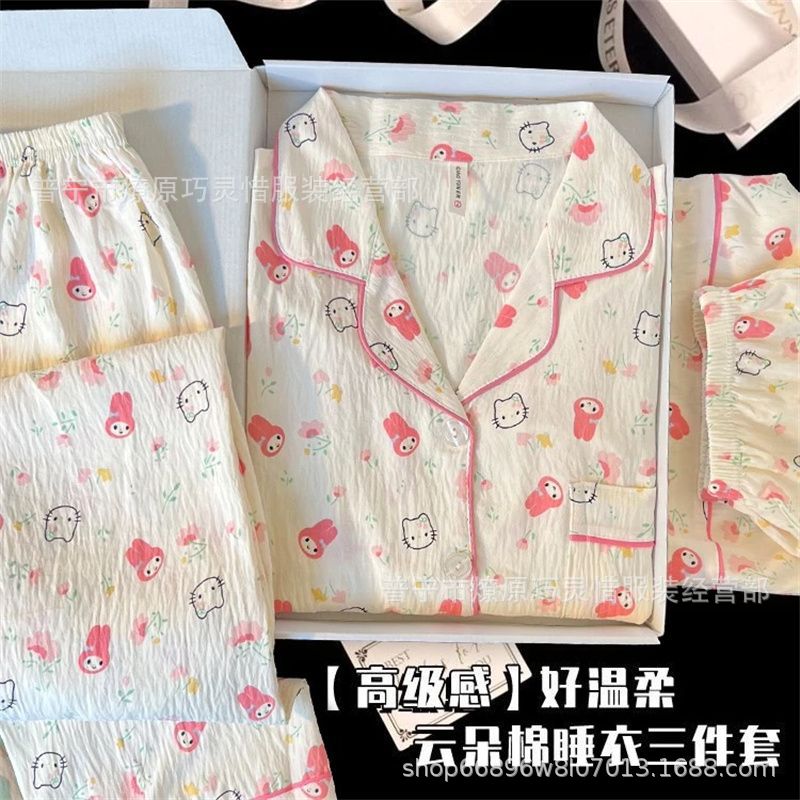 Pajamas de tres piezas de torta de oso para mujeres de verano, pantalones de manga corta, nubes de algodón adorable, viento en 2025 nueva ropa para el hogar