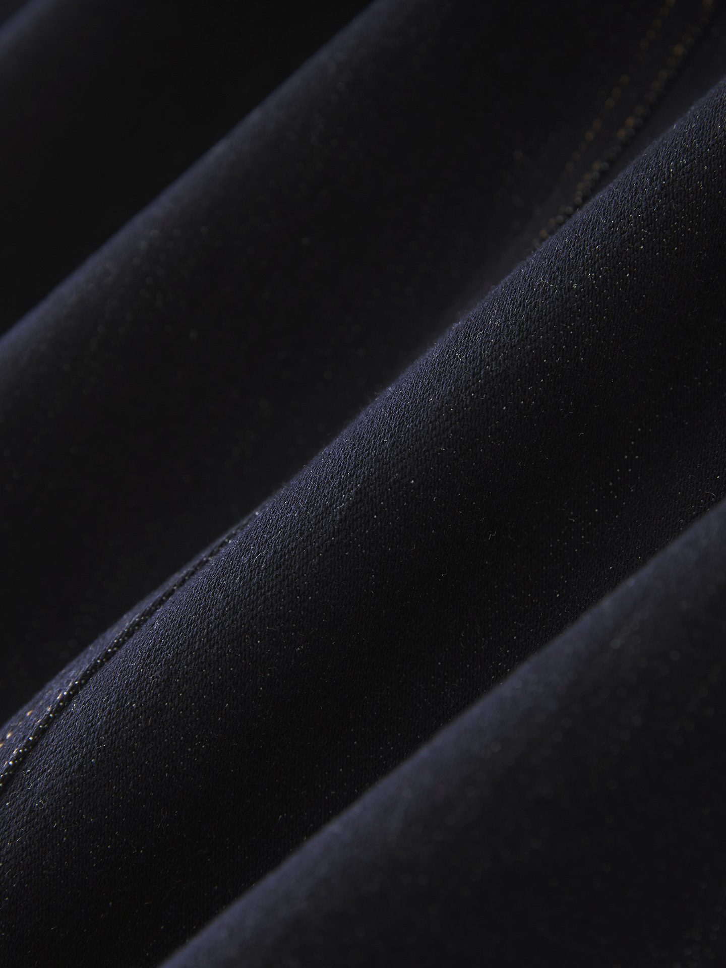Chân váy denim cạp cao phong cách Hồng Kông cổ điển, dáng ôm xẻ tà dài giữa — Màu xanh đậm