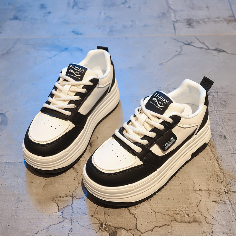 Zapatos blancos de primavera y otoño de 2024 nuevas zapatos de skate de altura de suela gruesa, zapatos casuales muffins