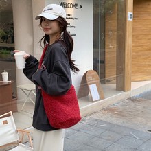 温柔奶粉色毛毛包时尚单肩斜挎包秋冬新款毛绒双面包高级感水桶包