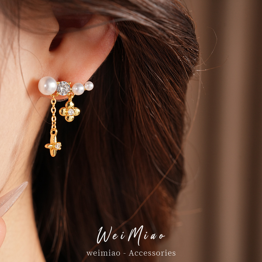 Agujas de plata galvanizadas de oro real, flores de perlas de diamante, perlas de diamante, pendientes de temperamento, pendientes de lujo ligero, pendientes de alta calidad