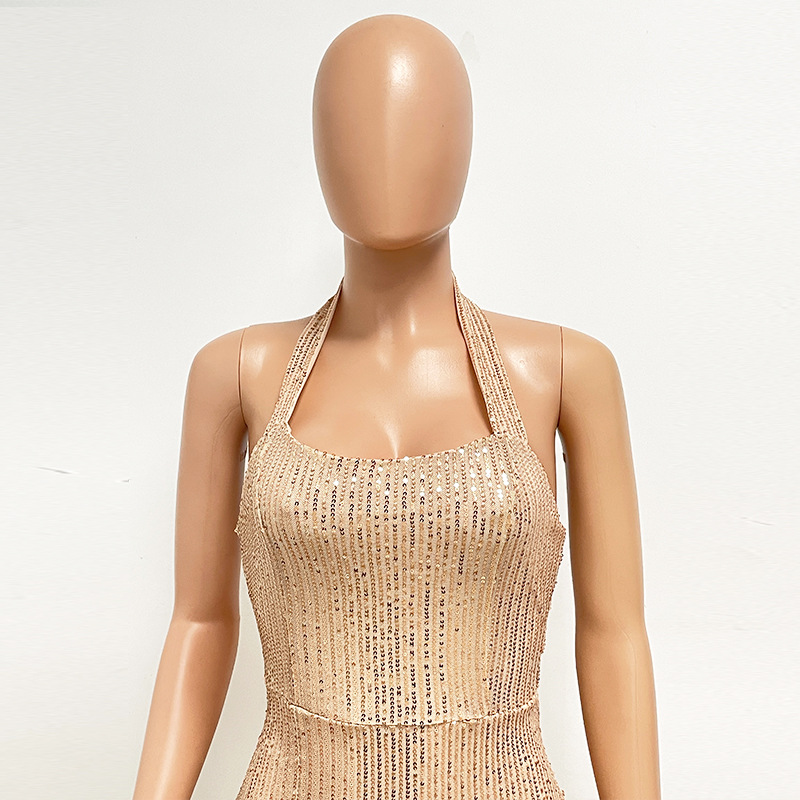 Cocktailjurk voor dames met split pailletten en halterstijl_voghion.com