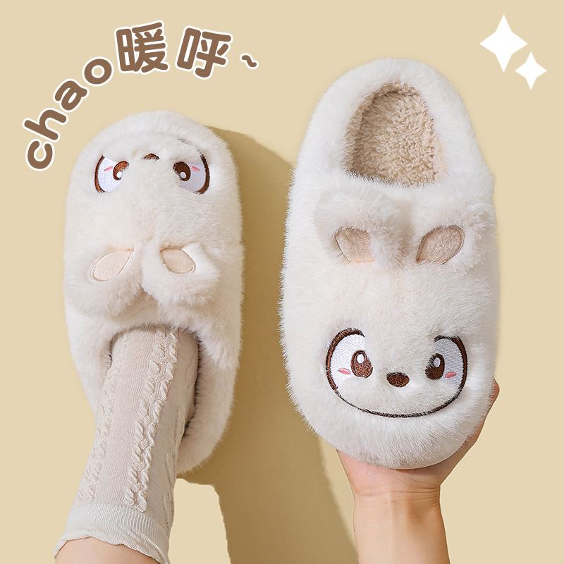 Zapatillas de algodón para mujeres otoño y invierno 2025 nuevo interior antideslizante de tela de peluche de fondo grueso para pareja calentamiento zapatillas de cabello para hombres