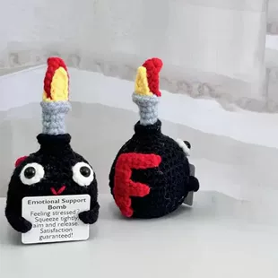 Вязаная игрушка-бомба ручная работа