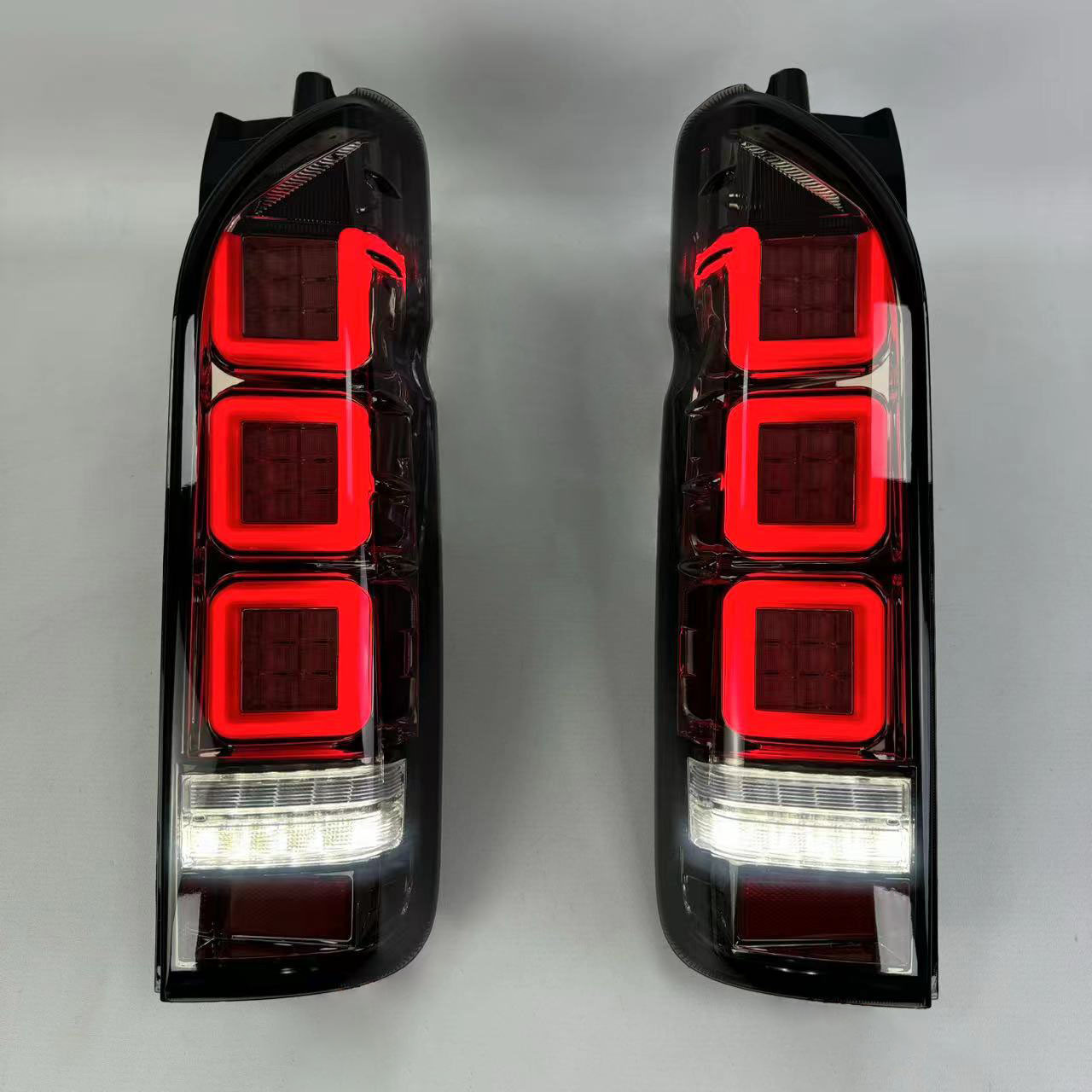 Suitable for 05-18 Toyota Hiace Hiace 200 Series Modified Led Taillights, Brake Lights, Flowing Water Turn Signals