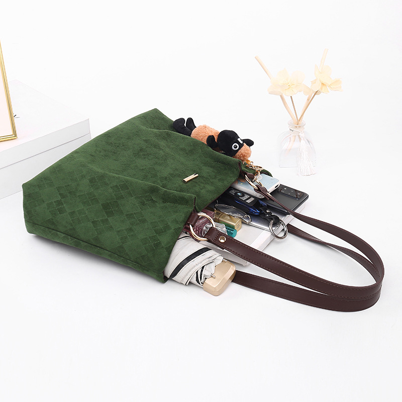 Women's Shoulder Tote Bag Cute Pendant Design Large Capacity_voghion.com