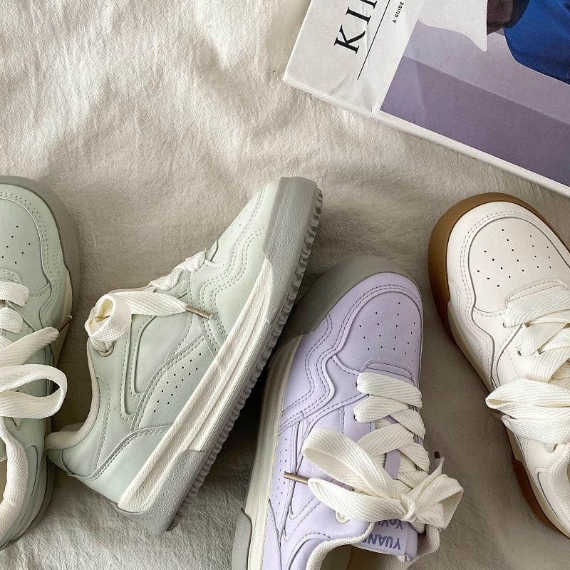 Nicho de diseño de zapatos de skate de menta para mujeres otoño de 2025 nuevas zapatillas casuales con suela gruesa zapatos de entrenamiento para mujeres