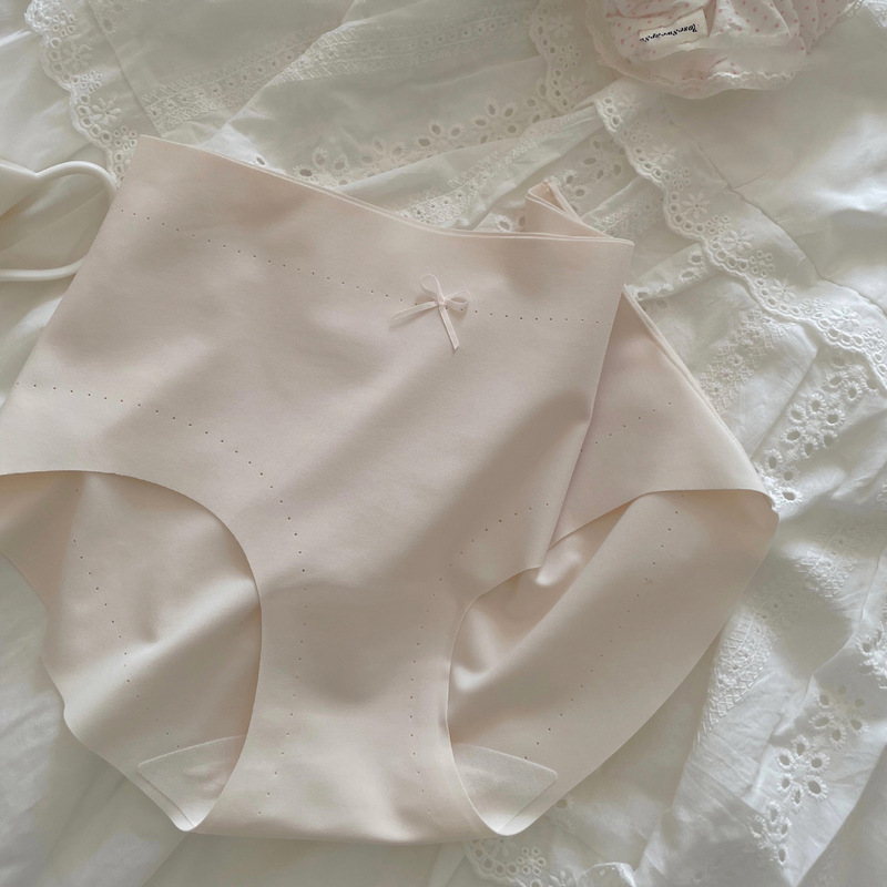 Naked feeling seamless 7A antibacterial crotch ladies ice silk underwear girls antibacterial cotton cotton crotch spring and summer plus size wholesale