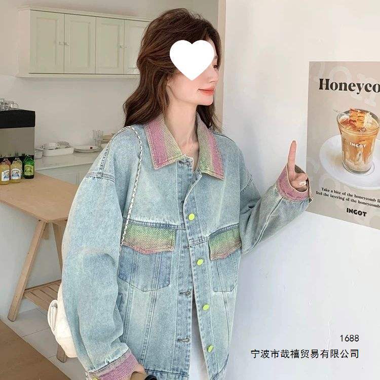 Retro Hong Kong style color-blocked denim jacket, elegant top, new autumn style, loose and casual denim jacket for women.