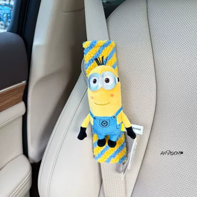 Authentic Minions Car Seatbelt Shoulder Sürətlər qutusu və əl tormozu başlıqları - striped-shoulder-pad-official-kevin-single