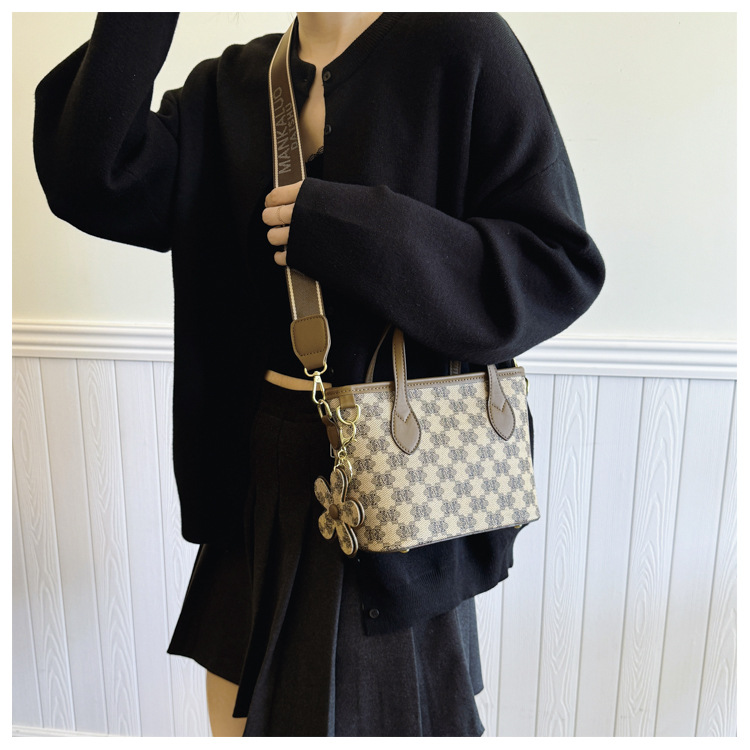 2025 New Women's Basket With Wide Strap, Popular Printed Fashion Large Capacity Shoulder Crossbody Bag_voghion.com