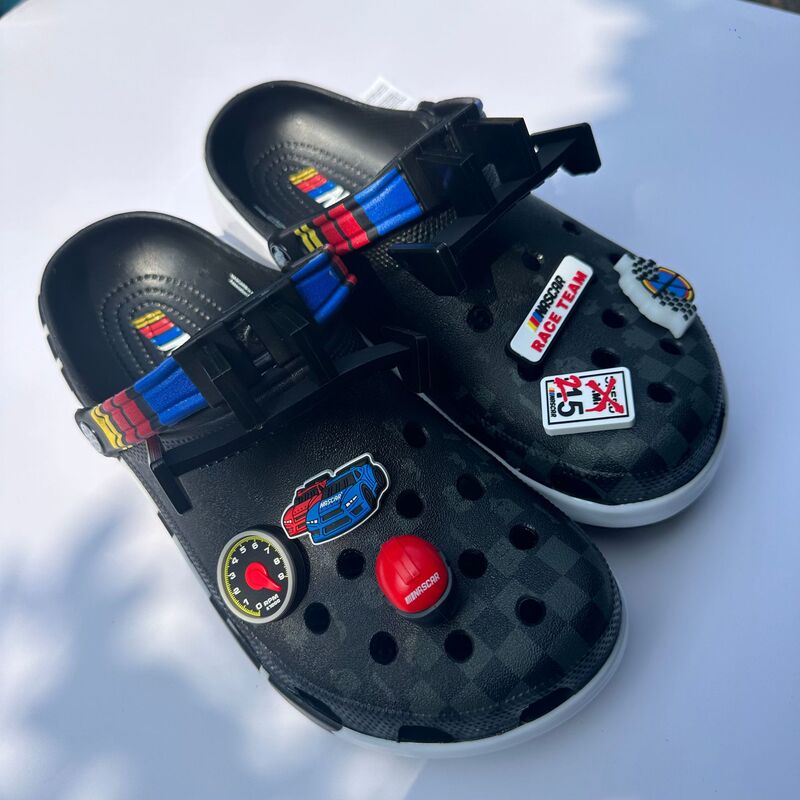 New Cros Racing-Themed Clogs for Men, Outdoor Non-Slip Beach Classic Flashing Light Shoes, Wholesale from Manufacturer