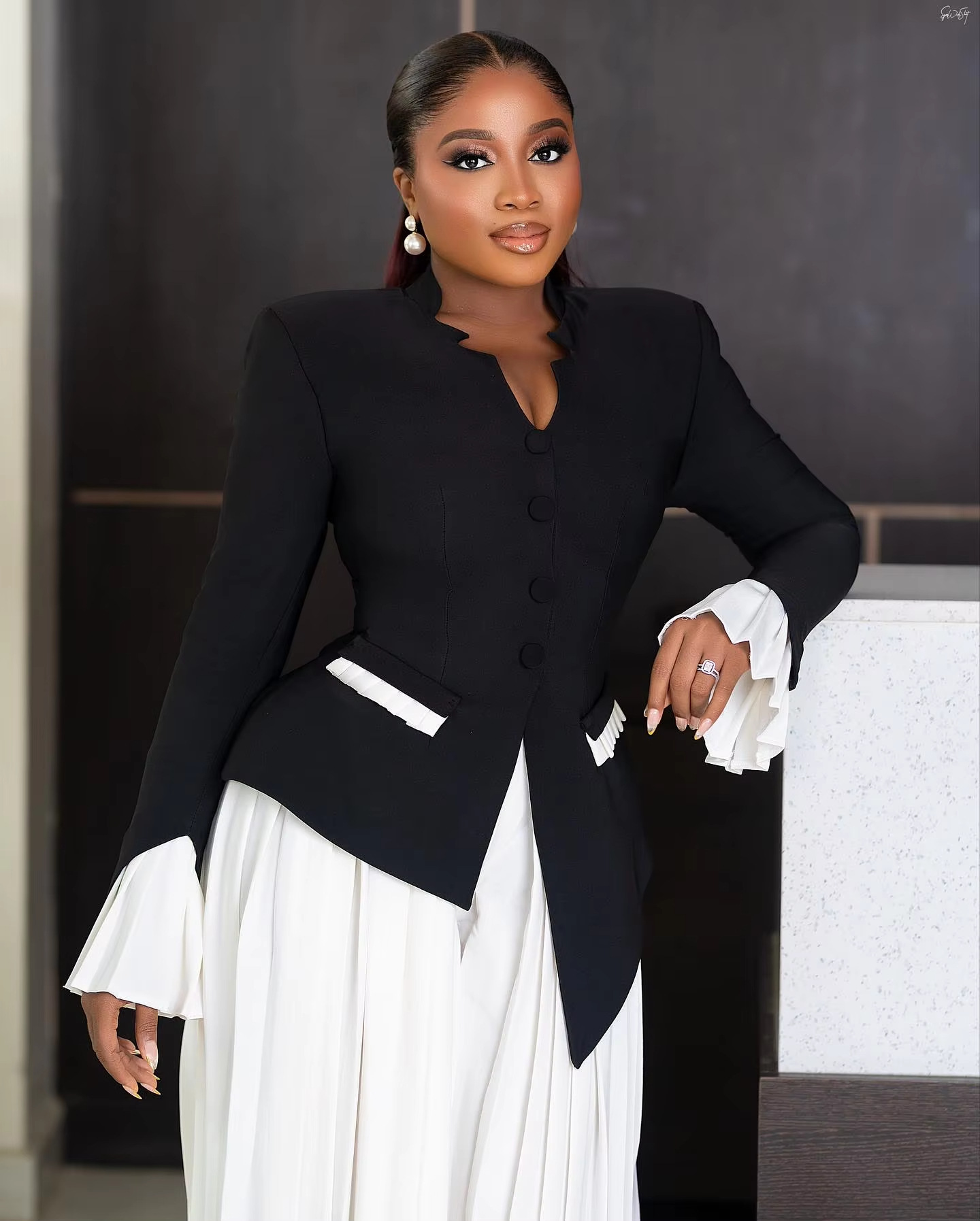 Women's Clothing spring and summer black large size fashion flared sleeve top & pleated pants suit_voghion.com