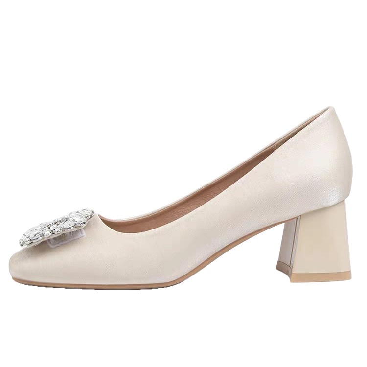 Temperamento francés de alta calidad, botón cuadrado de diamante, zapatos de mujer, 2026 zapatos de tacones altos de verano, zapatos de moda de cabeza cuadrada.