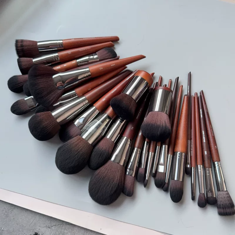 Brush, face blush, foundation, highlighter, eye pencil, full set
