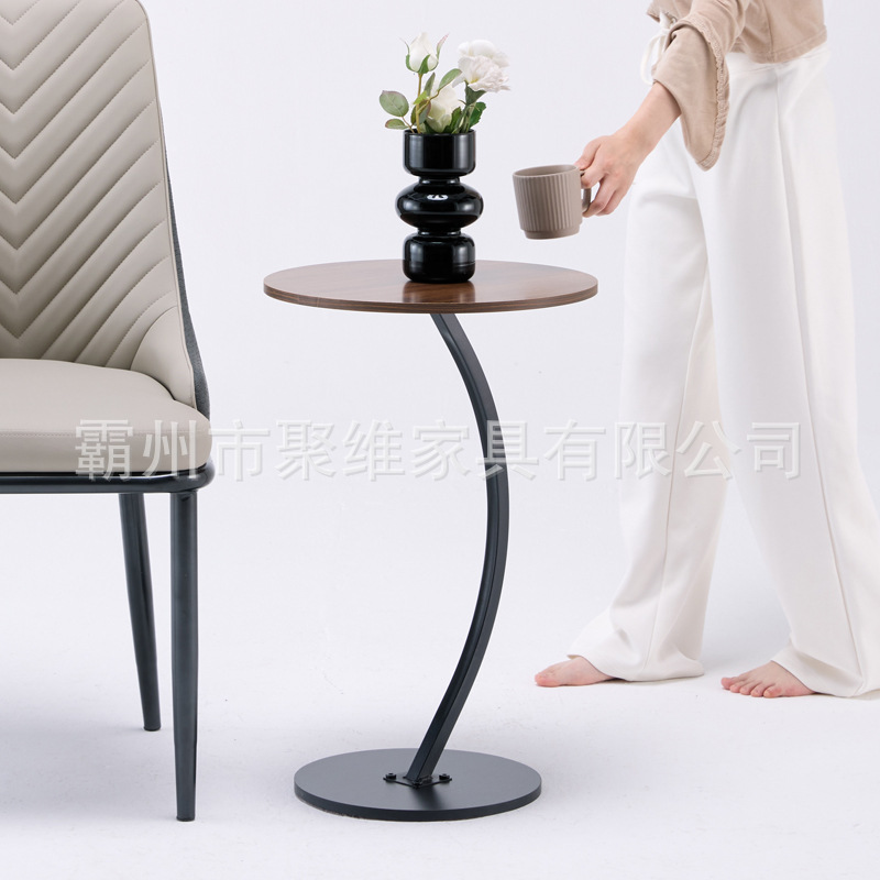 El sofá es un poco de crema red de viento rojo esquina de forma especial un poco de lujo ligero mesas de té móviles nórdicas modernas mesas simples pequeñas