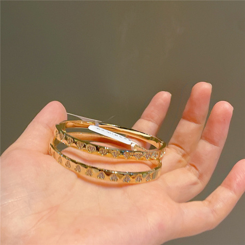 Light Luxury All-Match Golden High-End Full-Diamond Heart-Shaped Love Bracelet, Trendy & Sophisticated Instagram-Style Bangle with 6 Strands