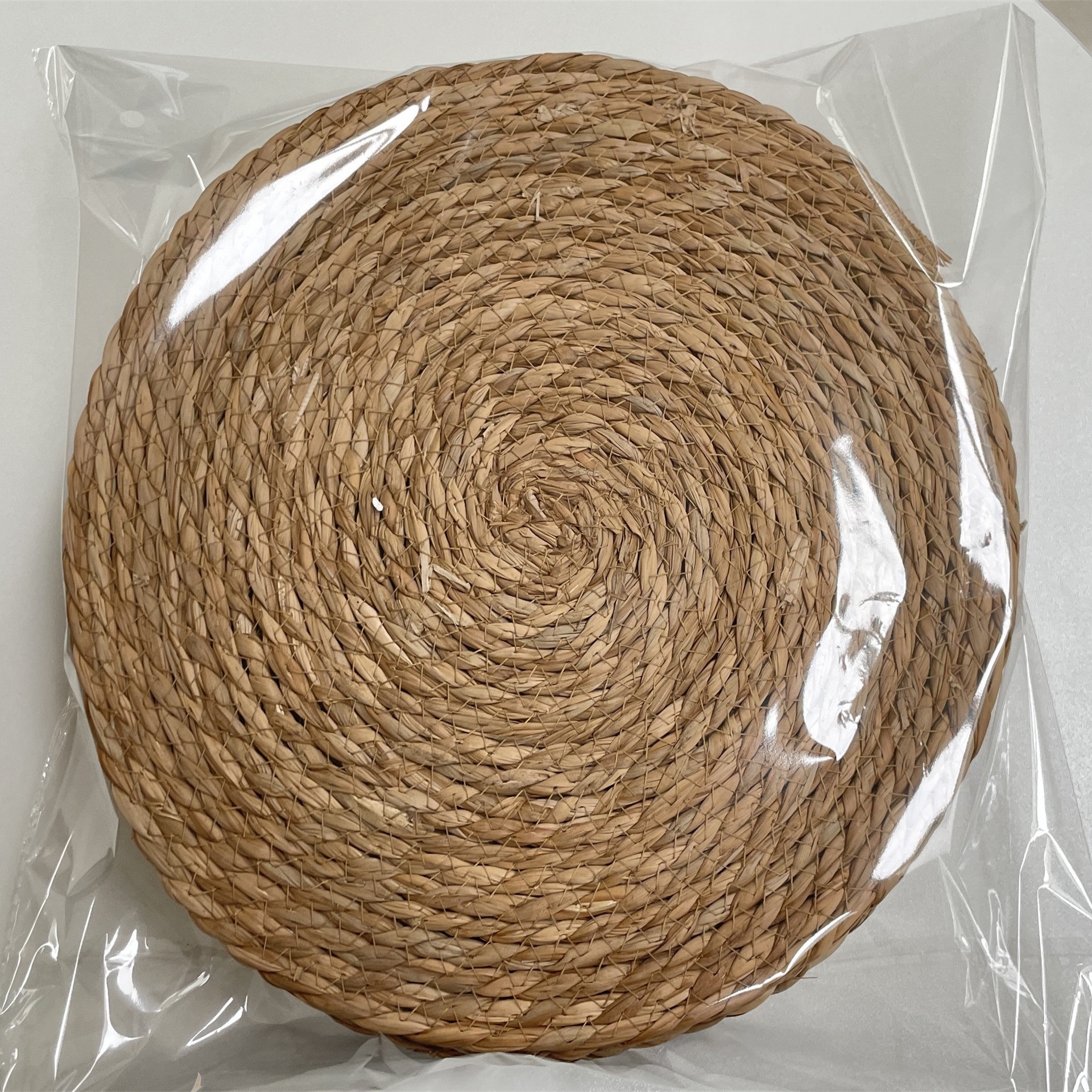 Venta caliente de Amazon manteles individuales de paja, posavasos de paja, almohadillas de aislamiento térmico, almohadillas de olla de arena tejidas con paja para la decoración de la mesa