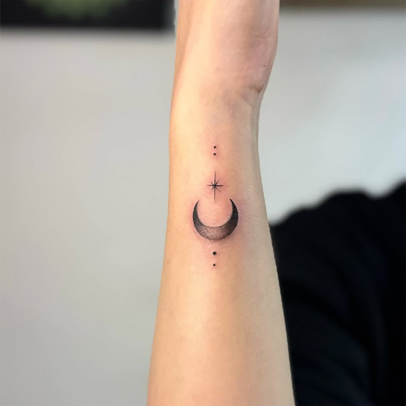 New Cross-Border Tattoo Stickers Niche Dark Moon Line Totem Tattoo Stickers Disposable Temporary Tattoo Stickers