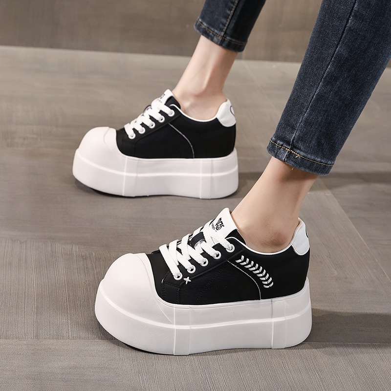 Giày sneaker nữ đế dày tăng chiều cao phong cách trắng basic — màu đen