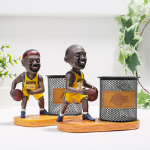 创意NBA篮球球星周边树脂摆件科比詹姆斯笔筒桌面笔插送学生礼品