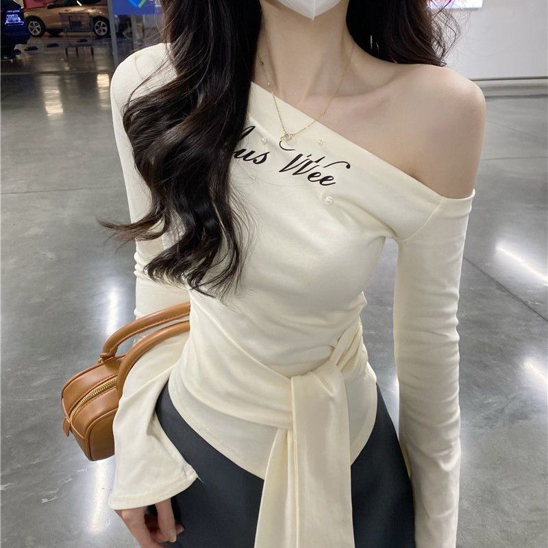 绑带斜肩字母印花长袖T恤女秋冬新款修身收腰不规则弹力显瘦上衣|undefined