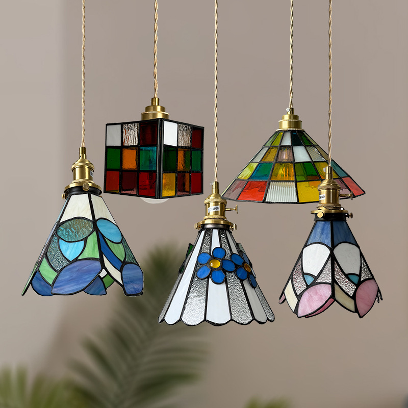 Lámpara de soldadura hecha a mano de latón retro estilo americano cabecera pasillo restaurante café vidrio de colores pequeño candelier