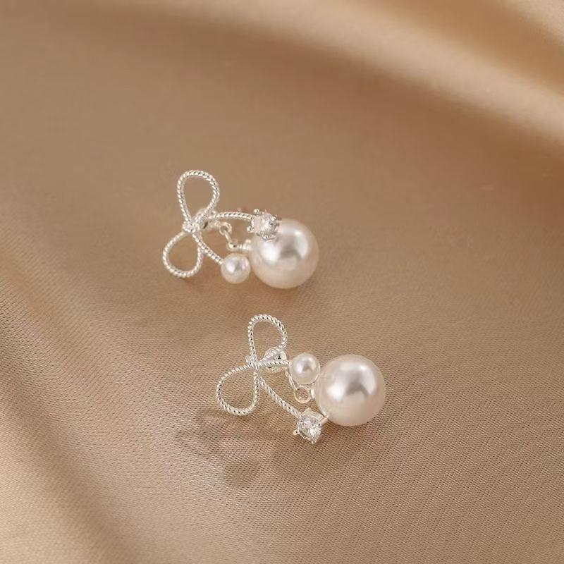 Cubic Zirconia And Pearl Stud Earrings For Everyday Elegance_voghion.com