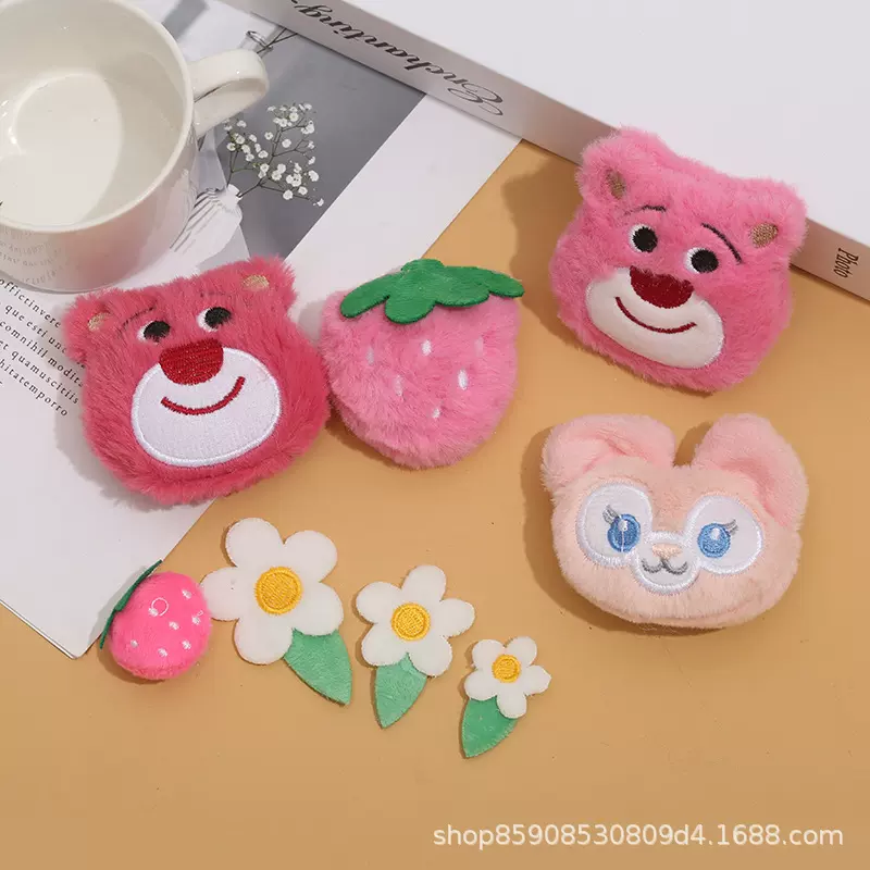 毛绒草莓熊兔子青蛙公仔胸针日系猫咪装饰玩偶学生包包小挂件配饰