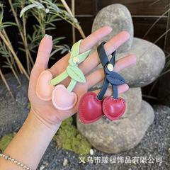 外国貿易の欧米の田園風のさくらんぼのキーはpuの皮革のキーチェーンを掛けてファッションの包みを飾って贈り物をします。