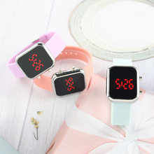 现货新款硅胶按键LED电子手表男女情侣学生时尚潮流时尚简约腕表