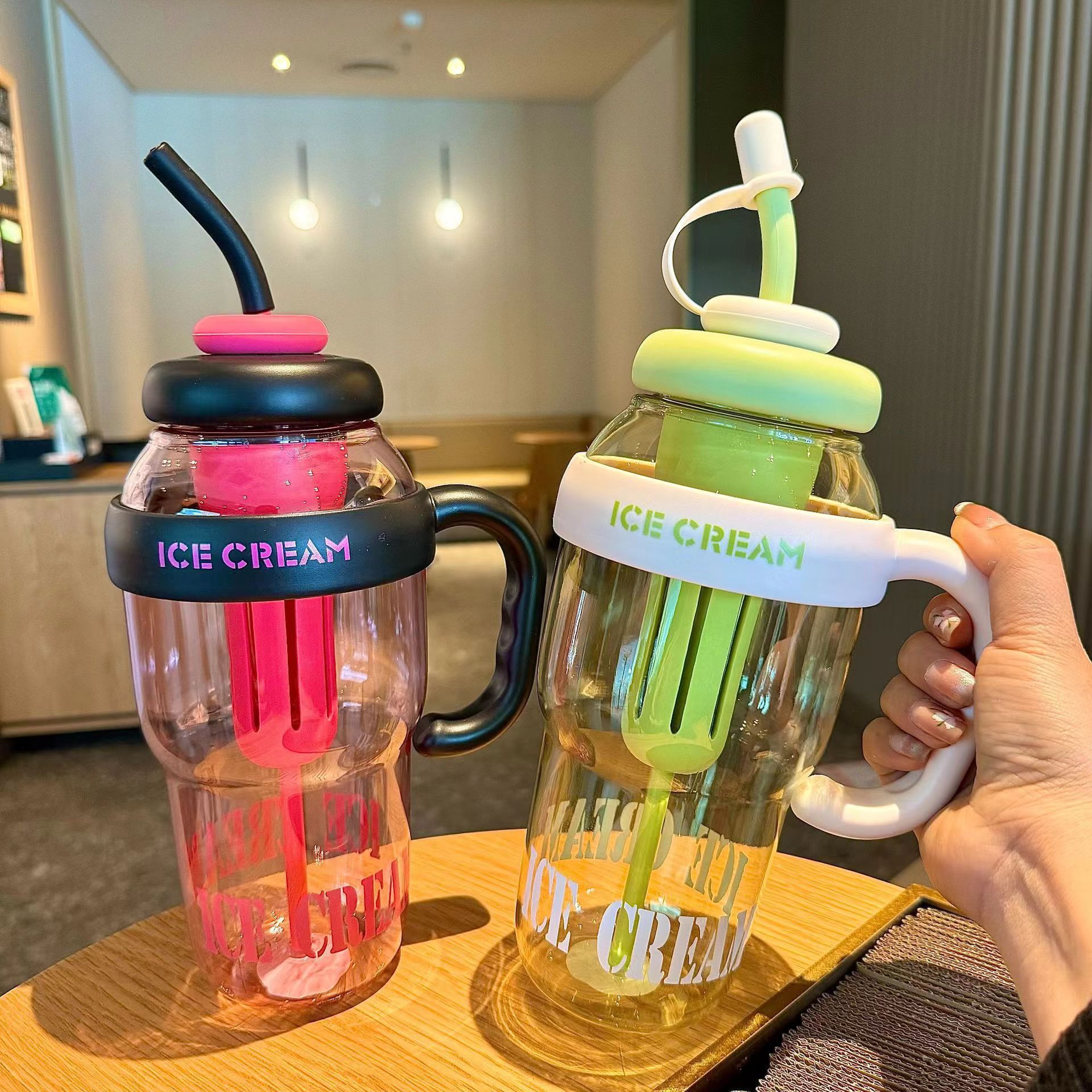 summer new large-capacity water cup girls good-looking ice cream straw cup high temperature resistant tea water separation plastic cup