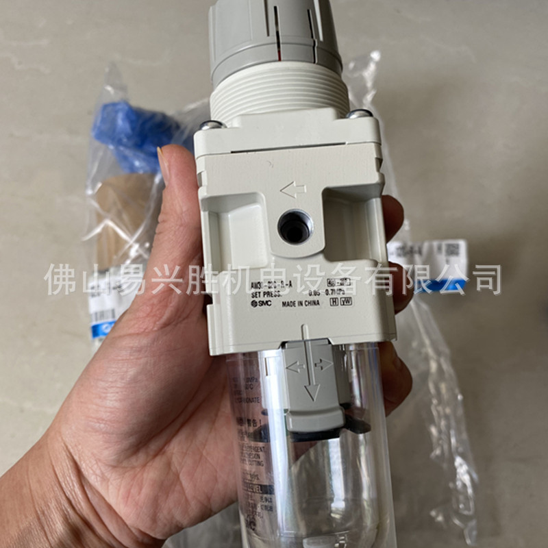 SMC过滤调压阀AW30-02G-R-A带压力表RC1/4口径气源过滤减压阀