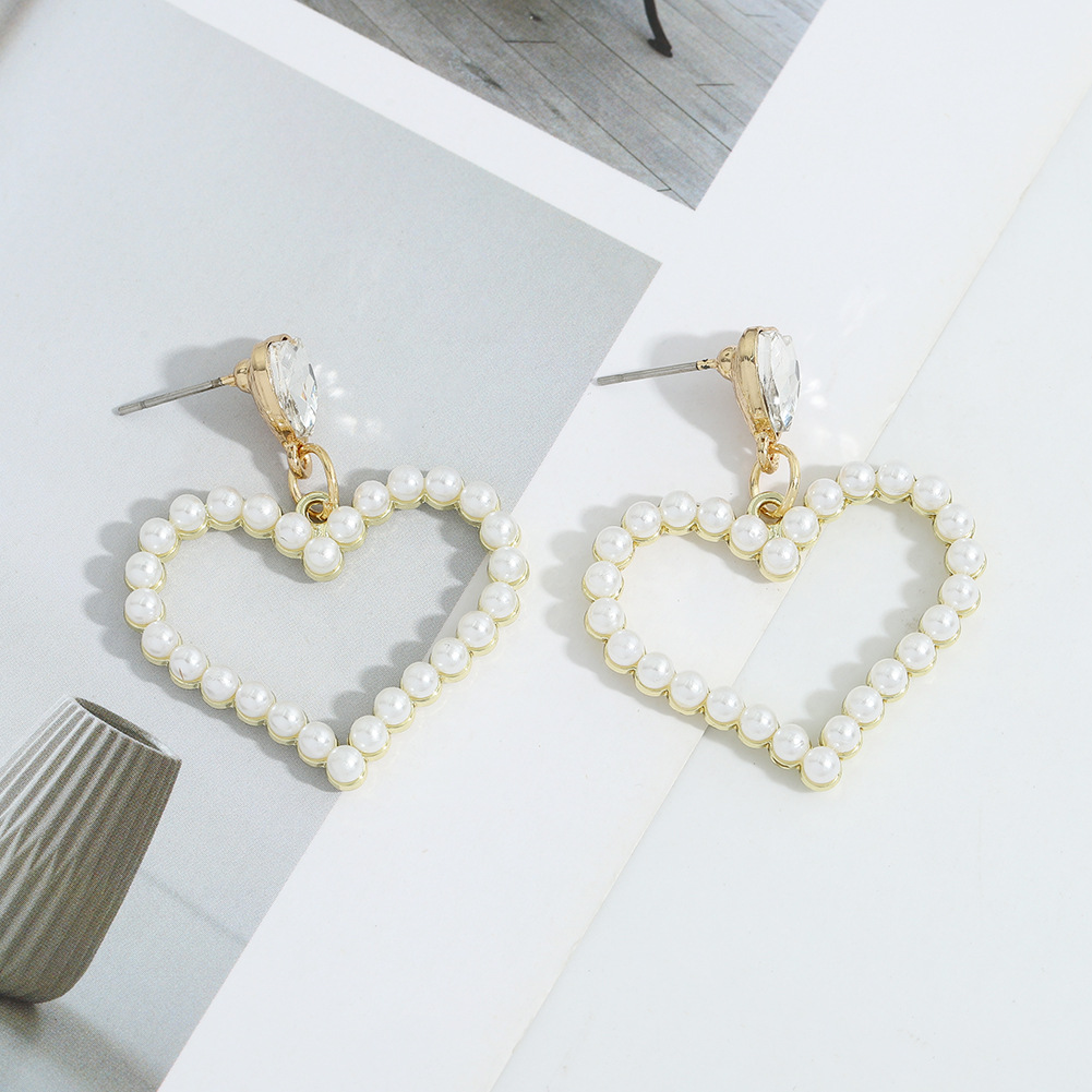 Korean Simple Pearls Love Style Earrings display picture 8